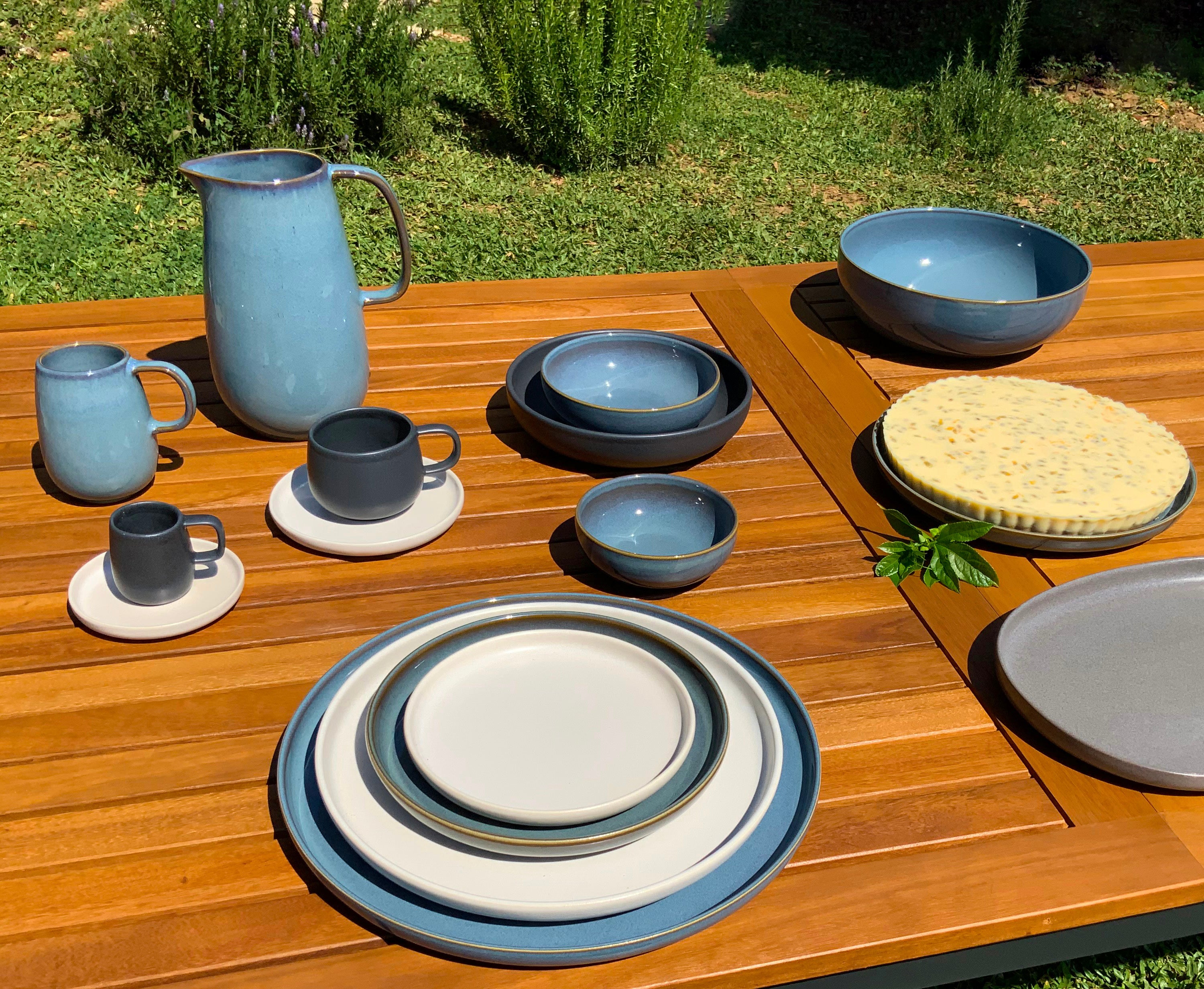 Uno Stoneware Dinnerware Presentation Plates 13 Inches, Sets of 2 in Assorted Colors