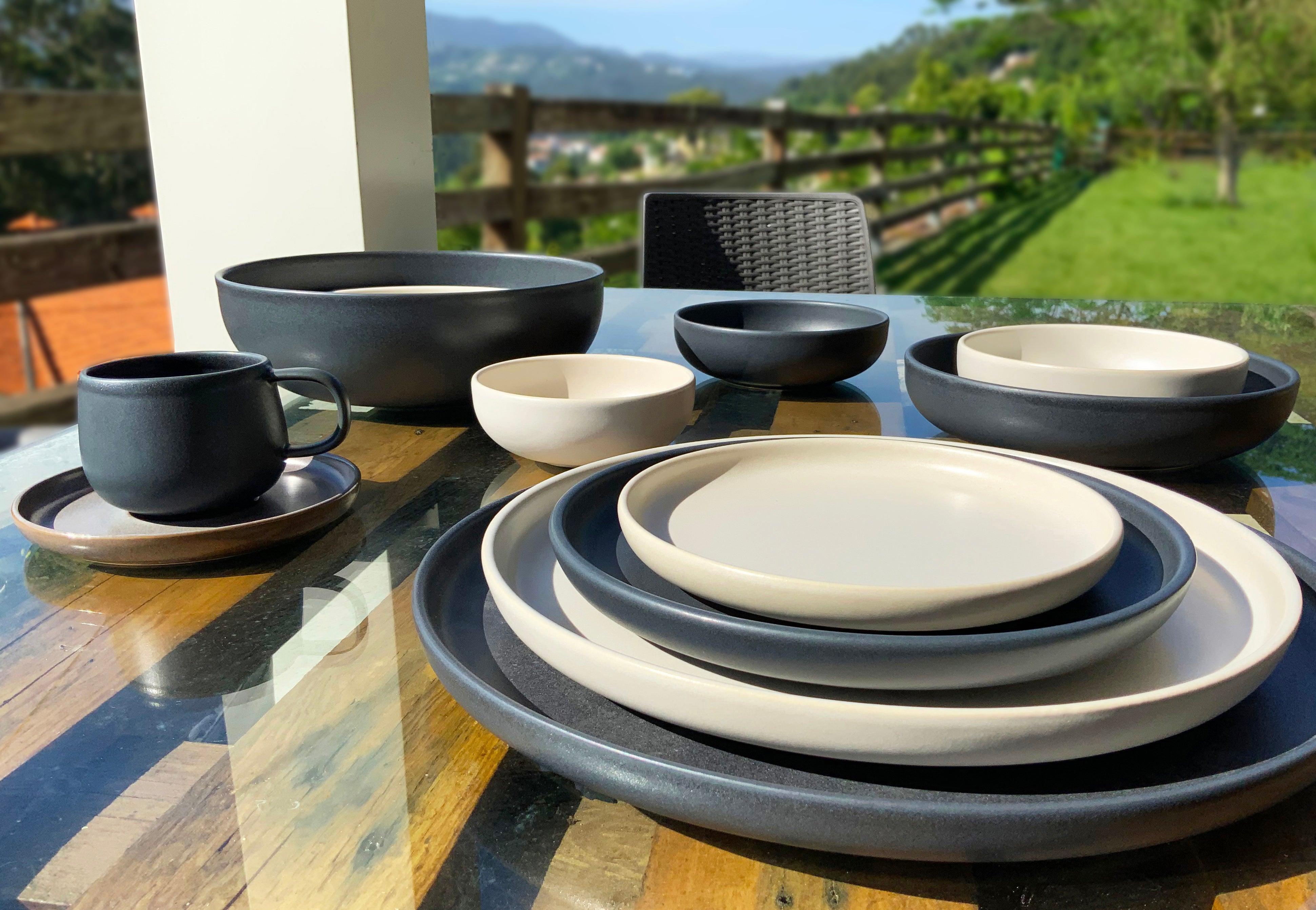 Uno Stoneware Dinnerware Dinner Plates 11 Inches, Sets of 4 in Assorted Colors
