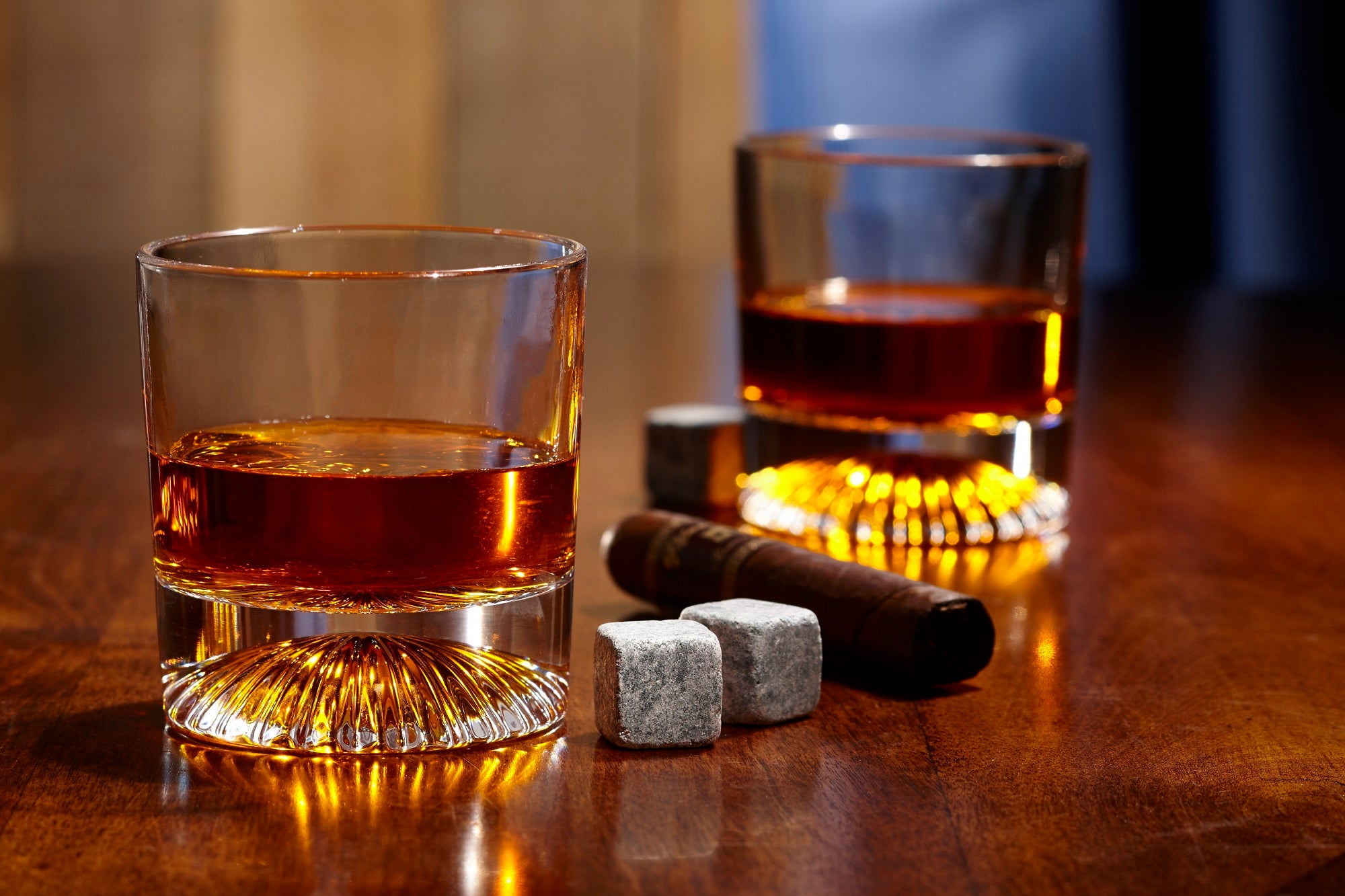 Globe On The Rocks Pyramide Mountain Whiskey Glasses and Decanter Set