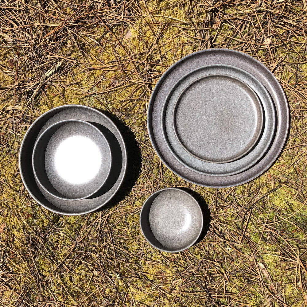 Uno Stoneware Dinnerware Dinner Plates 11 Inches, Sets of 4 in Assorted Colors